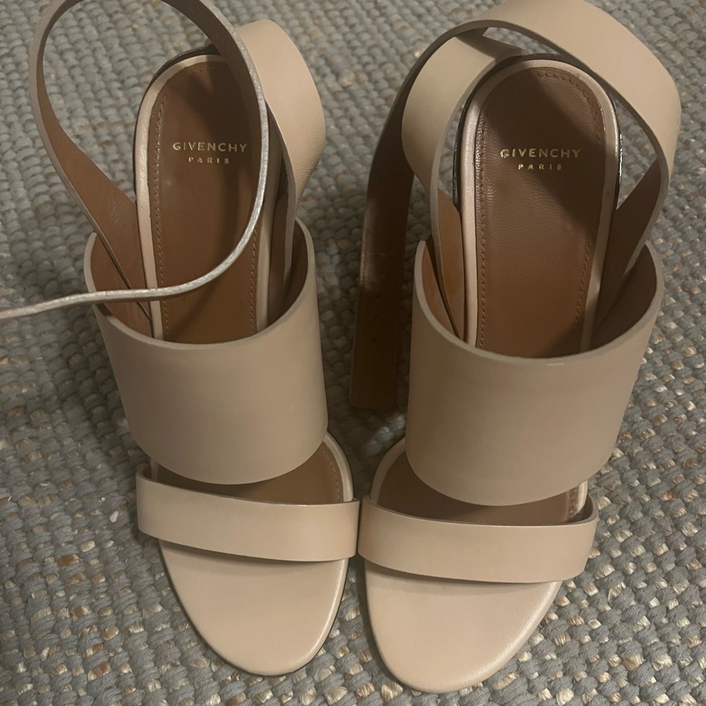 Givenchy Nude Heels Size 36.5
